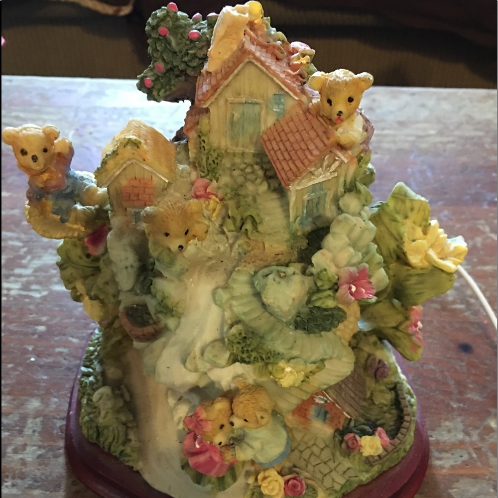 Treehouse bear village lamp, lights up beautifully